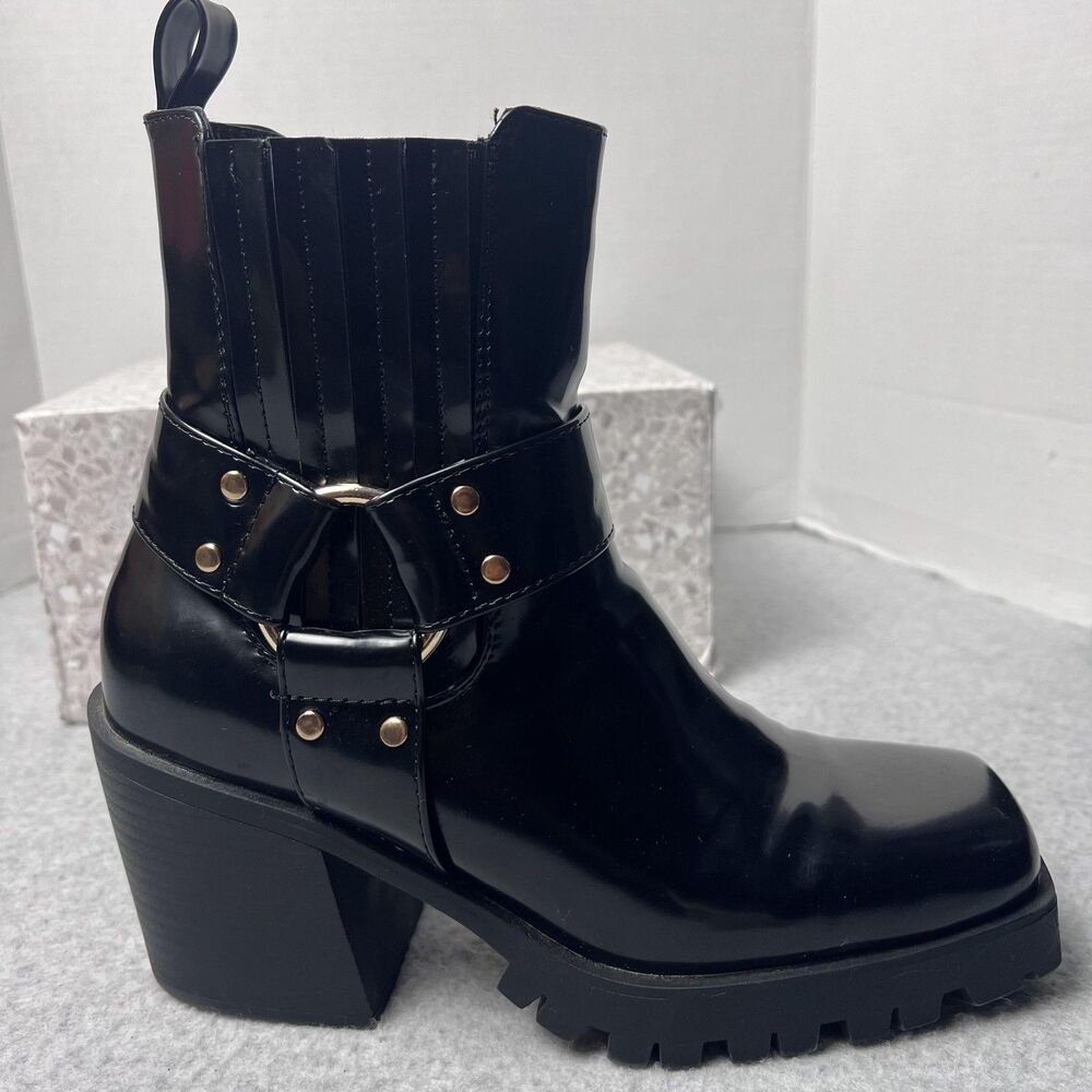 ShoeDazzle Enslee Boots Womens 7.5 Black Harness Lug Sole Block Heel Moto Style - Picture 2 of 13